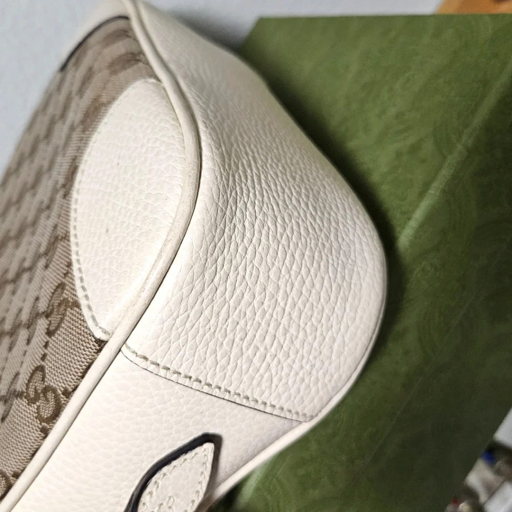 ๐ SOLD๐ Gucci Bree Supreme Crossbody Bag Ivory - Picture 7 of 11
